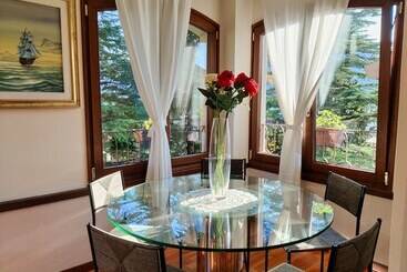 تختخواب و صبحانه Villa Laura