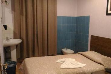 پانسیون Hostal Goias