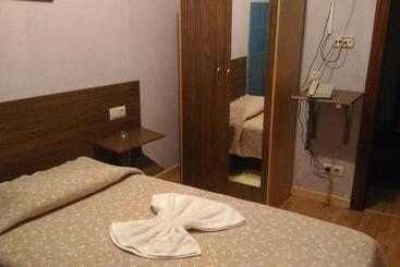 پانسیون Hostal Goias