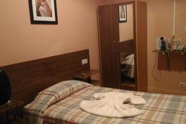 پانسیون Hostal Goias