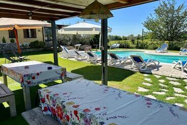 تختخواب و صبحانه Country House La Montagnola