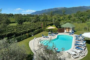 تختخواب و صبحانه Country House La Montagnola