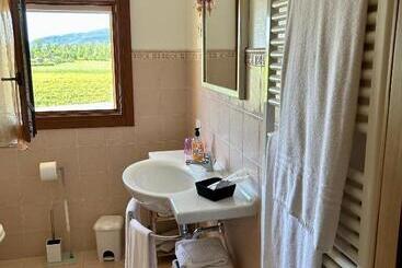 تختخواب و صبحانه Country House La Montagnola