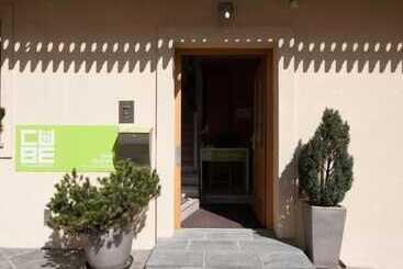 تختخواب و صبحانه Cube Central Rooms For 2