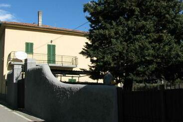 تختخواب و صبحانه Borgo Della Rocca