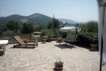 تختخواب و صبحانه Borgo Della Rocca