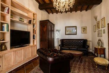 تختخواب و صبحانه Borgo Della Rocca