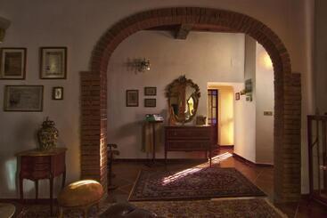 تختخواب و صبحانه Borgo Della Rocca