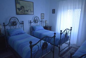 تختخواب و صبحانه Borgo Della Rocca