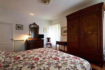 تختخواب و صبحانه Borgo Della Rocca