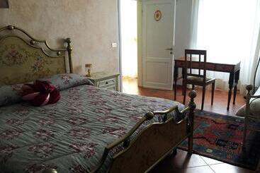 تختخواب و صبحانه Borgo Della Rocca