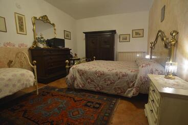 تختخواب و صبحانه Borgo Della Rocca