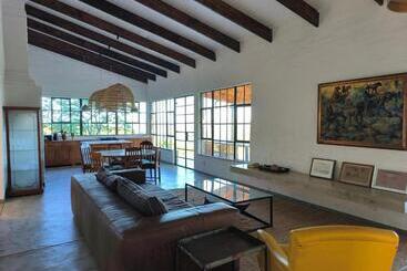 تختخواب و صبحانه Eloff Guest House And Gallery