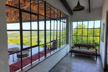 تختخواب و صبحانه Eloff Guest House And Gallery