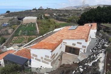 هتل Casa Rural Finca Las Dulces
