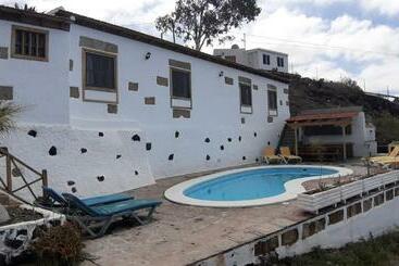 هتل Casa Rural Finca Las Dulces