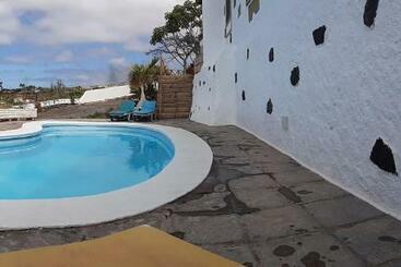 هتل Casa Rural Finca Las Dulces
