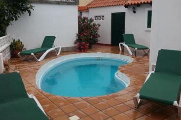 هتل Casa Rural Finca Las Dulces