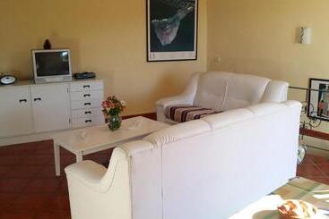 هتل Casa Rural Finca Las Dulces