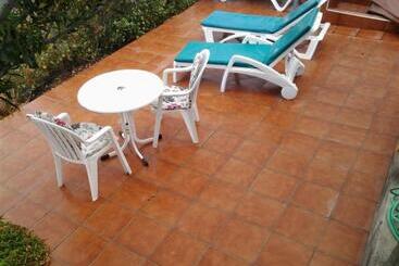 هتل Casa Rural Finca Las Dulces