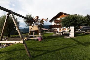 هتل Hölzlhof