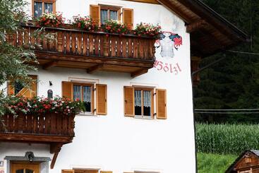 هتل Hölzlhof