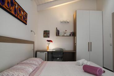 Pixel B&b