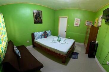 هاستل Domos Native Guest House