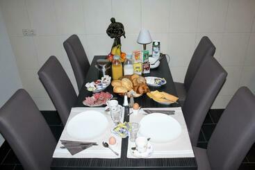تختخواب و صبحانه Bed&breakfast De Hooimoat