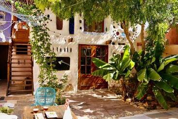 تختخواب و صبحانه Casa Inspirada