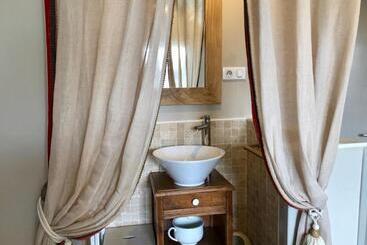 تختخواب و صبحانه Le Grenier Du Jardin