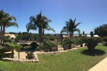 تختخواب و صبحانه Villa Giulia   Sicilian Luxury Garden