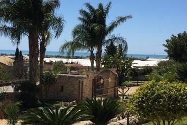 تختخواب و صبحانه Villa Giulia   Sicilian Luxury Garden