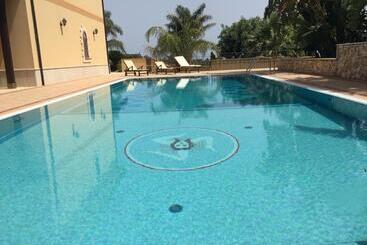 تختخواب و صبحانه Villa Giulia   Sicilian Luxury Garden