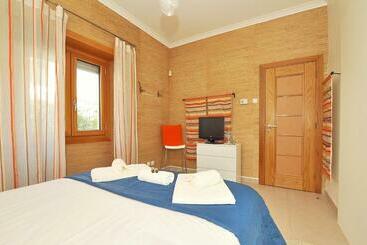 پانسیون Cosy Bedrooms Guest House
