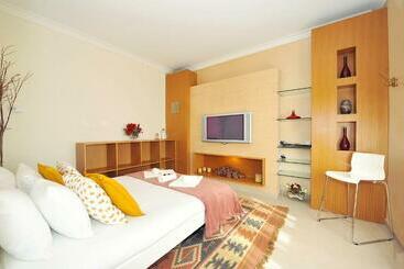 پانسیون Cosy Bedrooms Guest House