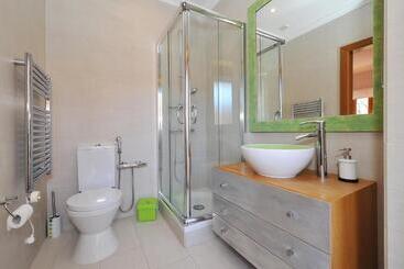 پانسیون Cosy Bedrooms Guest House