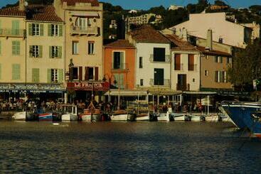پانسیون Cassis Loc   Chambre Meublée