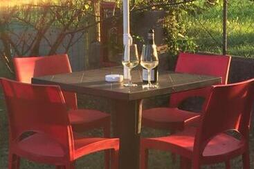 B&b Happiness In The Country