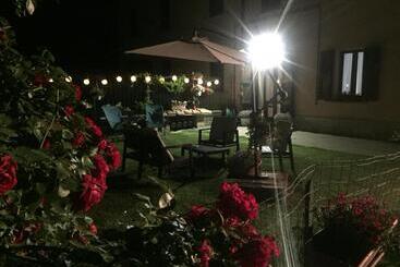 B&b Happiness In The Country