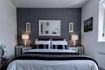 تختخواب و صبحانه Woodleigh Lodge