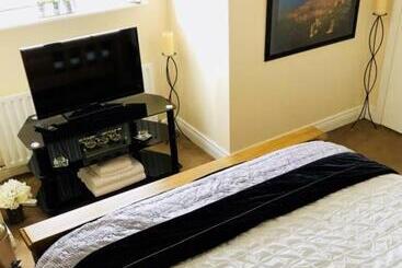 تختخواب و صبحانه Woodleigh Lodge