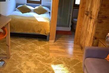 پانسیون Little London Bed & Breakfast And Glamping Pod