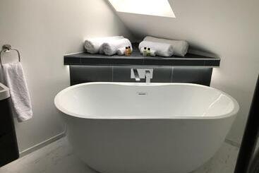 پانسیون Little London Bed & Breakfast And Glamping Pod