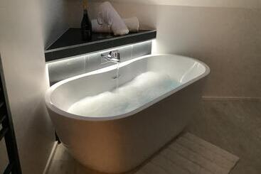 پانسیون Little London Bed & Breakfast And Glamping Pod