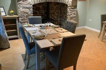 پانسیون Little London Bed & Breakfast And Glamping Pod