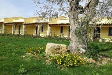 تختخواب و صبحانه Agriturismo Is Solinas
