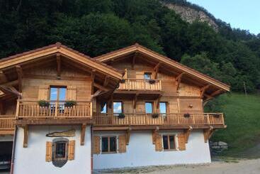 تختخواب و صبحانه Chantemerle 1741, Chambres D Hôtes à La Montagne