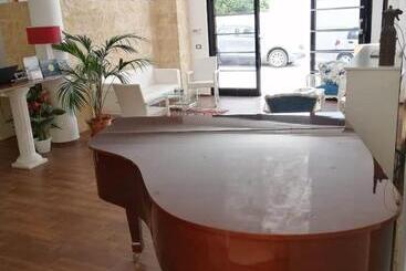 Felicity Residence