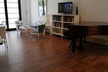 Felicity Residence